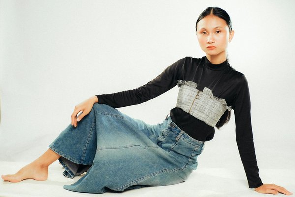 What Is the Best Approach to Pairing Wide Belts with Different Types of Dresses?