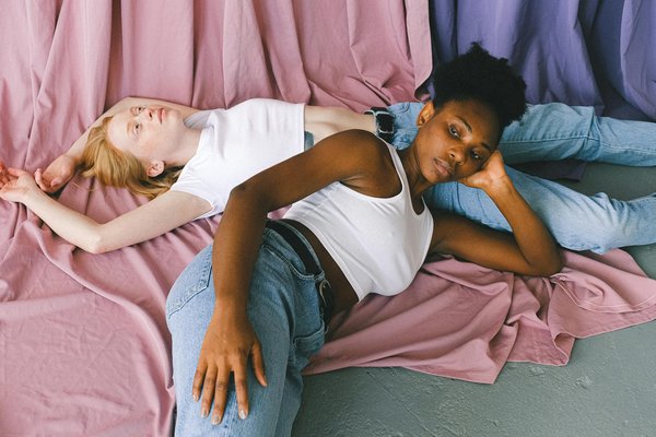 How to Choose the Right Fit of Jeans for Pear-Shaped Bodies in the UK?